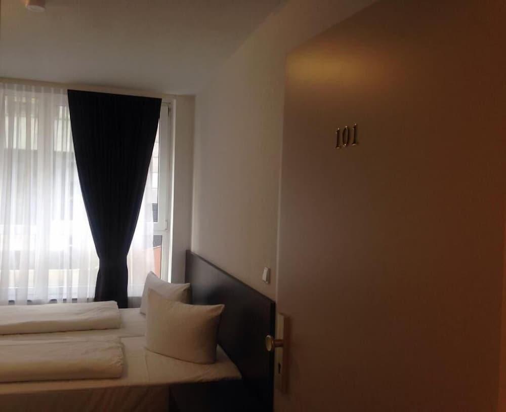 Mosel Hotel Frankfurt pe Main Exterior foto