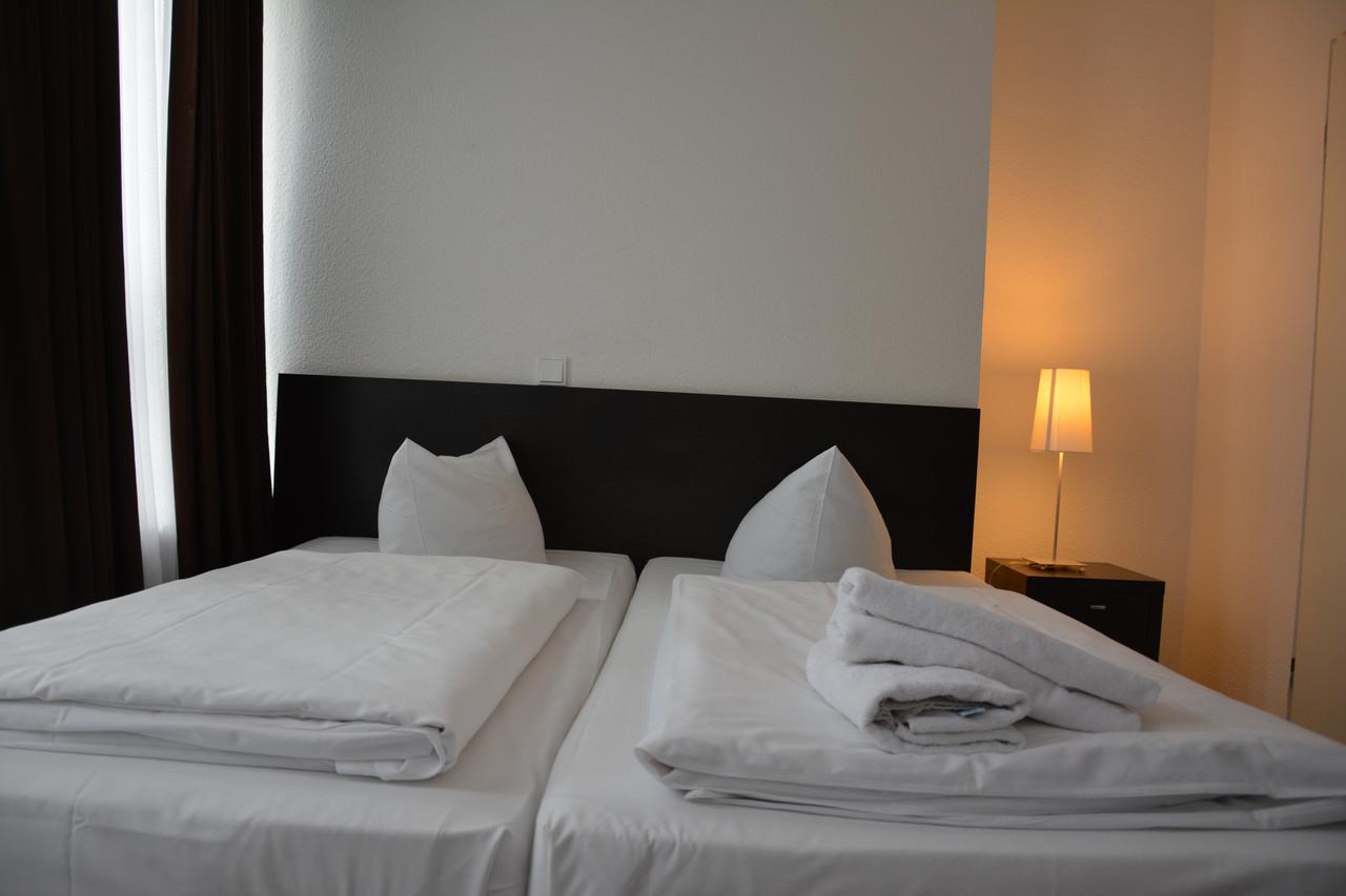 Mosel Hotel Frankfurt pe Main Exterior foto