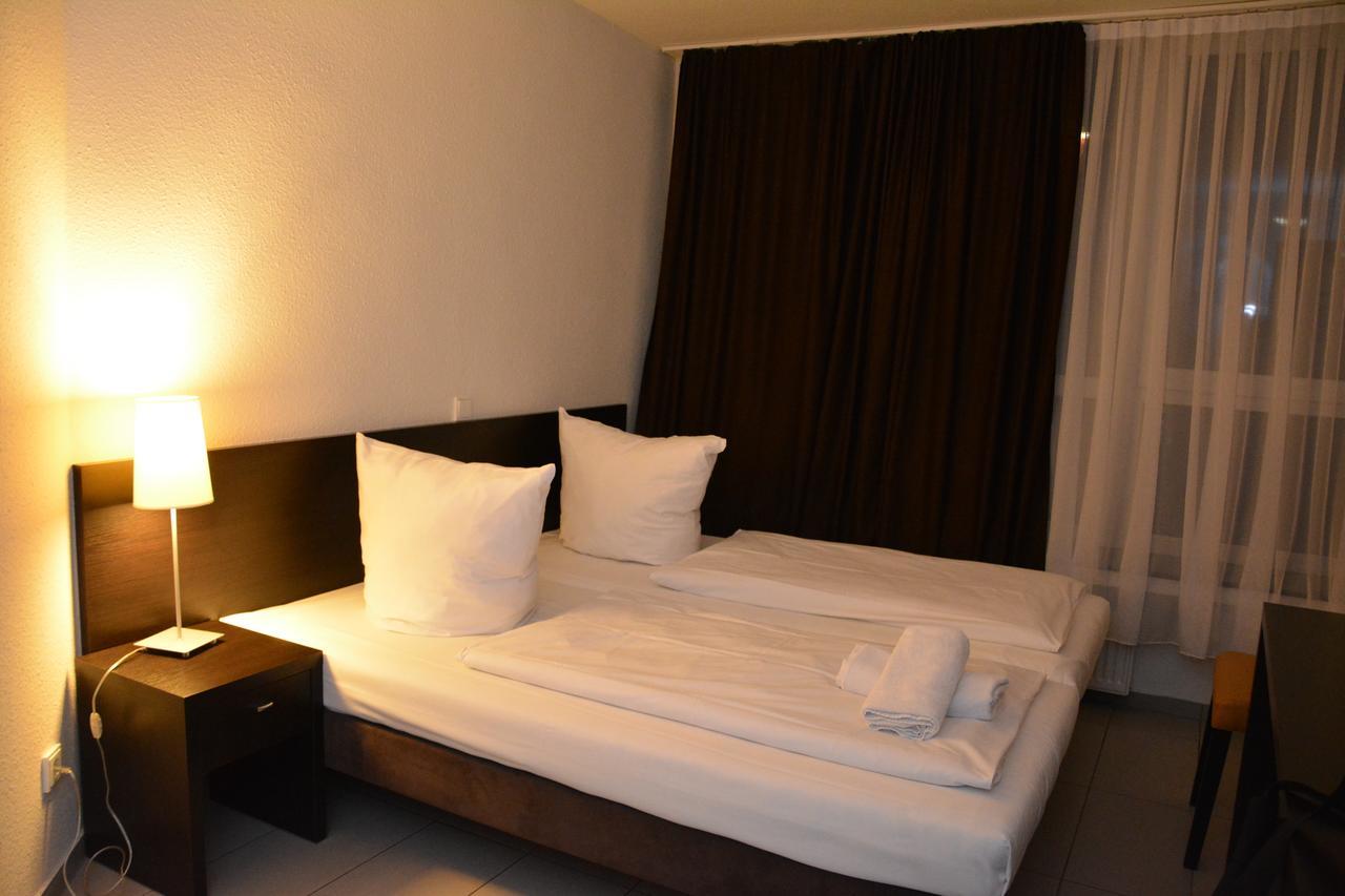 Mosel Hotel Frankfurt pe Main Exterior foto