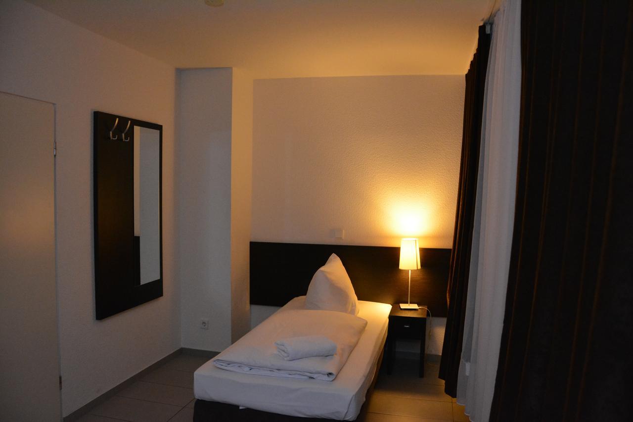 Mosel Hotel Frankfurt pe Main Exterior foto